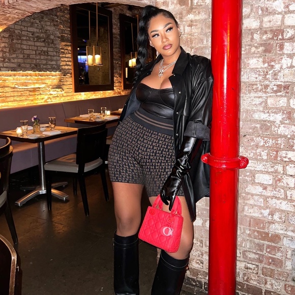 Meet your Posher, Kemberly - Picture 1 of 1